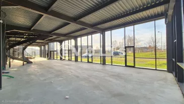 Photo 1 – location Locaux commerciaux	SERRIS (77700)