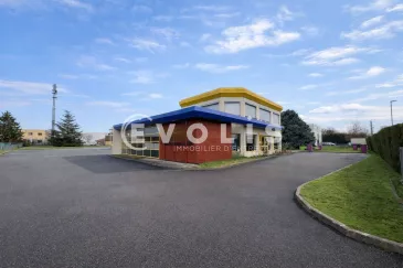 Photo 1 – location Entrepôts / activités	REYRIEUX (01600)