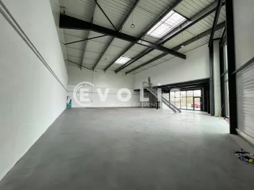 Photo 1 – location Entrepôts / activités	TRESSES (33370)