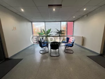 Photo 1 – location bureaux	CROISSY BEAUBOURG (77183)