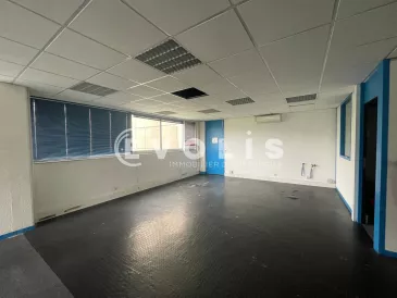 Photo 1 – vente Entrepôts / activités	BORDEAUX (33300)