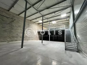 Photo 1 – location Entrepôts / activités	AMBARES ET LAGRAVE (33440)
