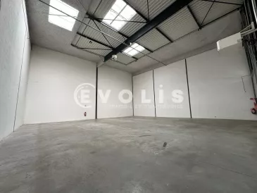 Photo 1 – location Entrepôts / activités	VILLENEUVE LA GARENNE (92390)