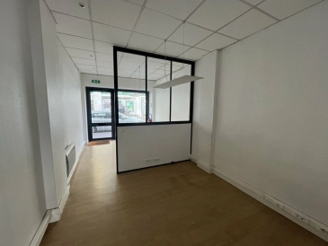 Photo 1 – location Locaux commerciaux	 (64100)