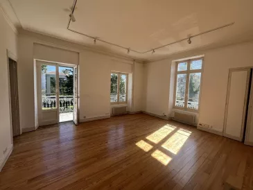 Photo 1 – vente bureaux	PAU (64000)