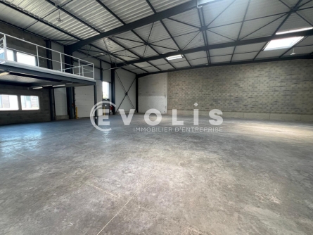 Photo 2 – location Entrepôts / activités	SAINT PRIEST (69800)