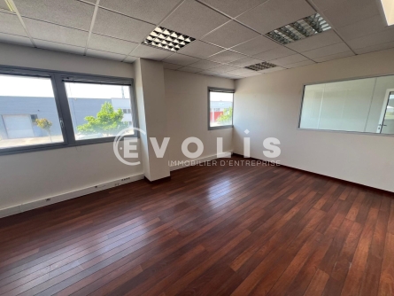 Photo 7 – location Entrepôts / activités	SAINT PRIEST (69800)