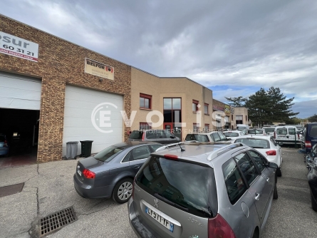 Photo 2 – location Entrepôts / activités	VENISSIEUX (69200)