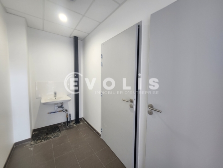 Photo 8 – location Entrepôts / activités	CHASSIEU (69680)