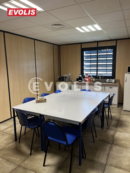 Photo 7 – vente Entrepôts / activités	BAGNOLS SUR CEZE (30200)