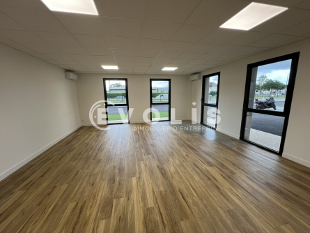Photo 2 – location Entrepôts / activités	DECINES CHARPIEU (69150)