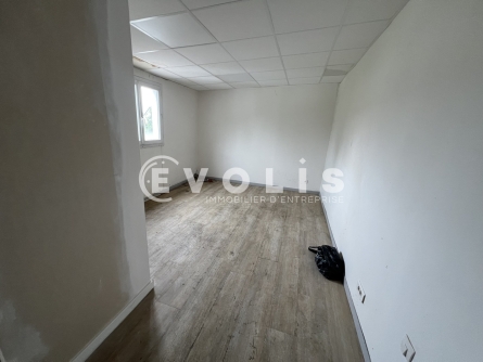 Photo 12 – vente Entrepôts / activités	SAINT PRIEST (69800)