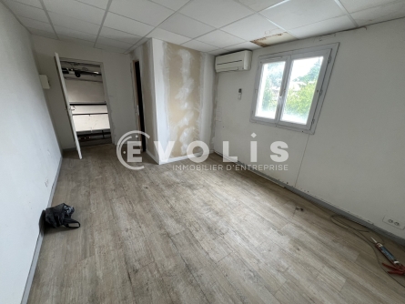 Photo 13 – vente Entrepôts / activités	SAINT PRIEST (69800)