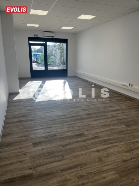 Photo 2 – location Entrepôts / activités	CHATEAURENARD (13160)
