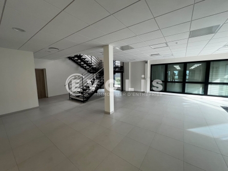 Photo 4 – location Entrepôts / activités	MIONS (69780)