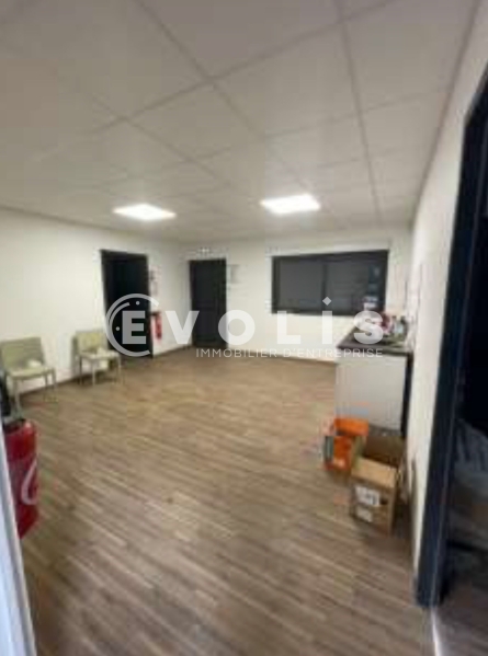 Photo 4 – vente Entrepôts / activités	SUZE LA ROUSSE (26790)