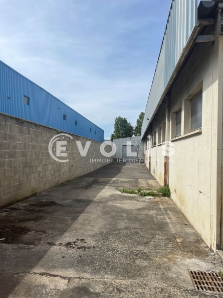 Photo 9 – vente Entrepôts / activités	VAULX EN VELIN (69120)