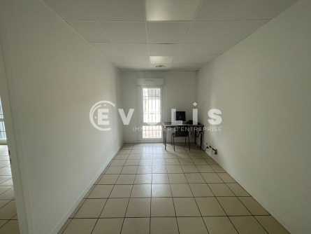 Photo 11 – vente Entrepôts / activités	VAULX EN VELIN (69120)