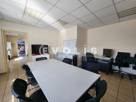 Photo 2 – location Entrepôts / activités	CHASSIEU (69680)