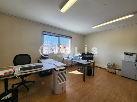 Photo 11 – location Entrepôts / activités	CHASSIEU (69680)