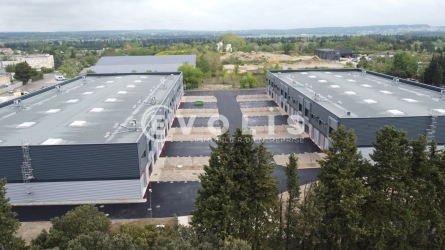 Photo 2 – location Entrepôts / activités	VILLENEUVE LES AVIGNON (30400)