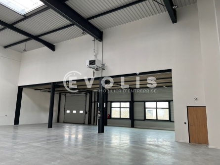 Photo 5 – location Entrepôts / activités	SAINT PRIEST (69800)