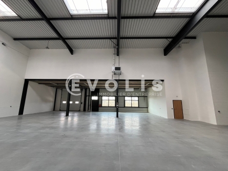 Photo 6 – location Entrepôts / activités	SAINT PRIEST (69800)