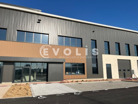 Photo 7 – location Entrepôts / activités	SAINT PRIEST (69800)