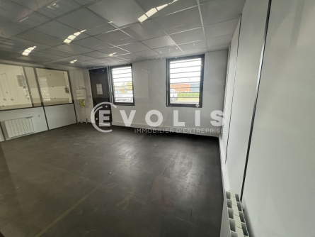 Photo 10 – location Entrepôts / activités	SAINT PRIEST (69800)