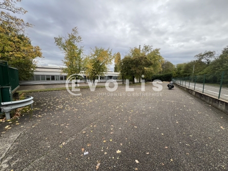 Photo 2 – location Entrepôts / activités	SAINT PRIEST (69800)