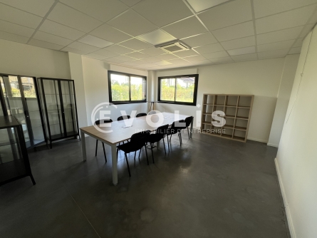 Photo 10 – location Entrepôts / activités	LA BOISSE (01120)