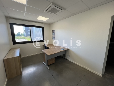 Photo 12 – location Entrepôts / activités	LA BOISSE (01120)
