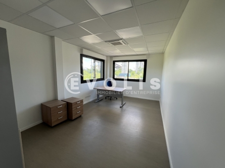 Photo 15 – location Entrepôts / activités	LA BOISSE (01120)