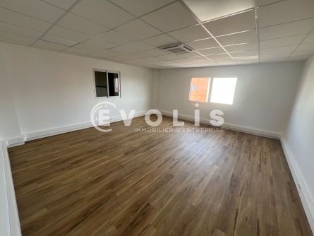 Photo 5 – location Entrepôts / activités	CHASSIEU (69680)