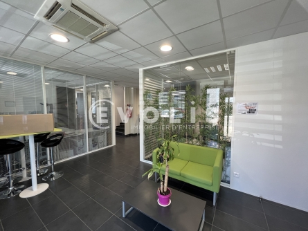 Photo 2 – location Entrepôts / activités	VAULX EN VELIN (69120)