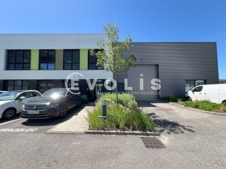 Photo 1 – location Entrepôts / activités	VAULX EN VELIN (69120)