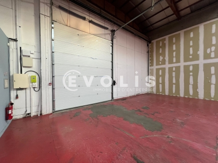 Photo 6 – location Entrepôts / activités	SAINT PRIEST (69800)