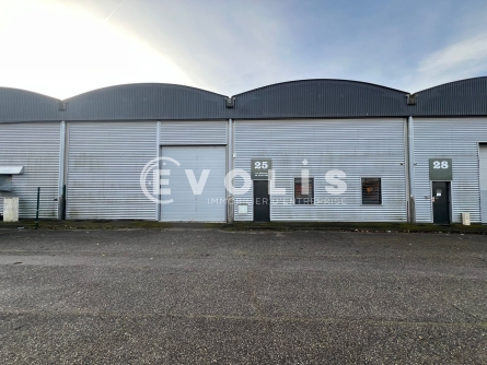 Photo 1 – location Entrepôts / activités	SAINT PRIEST (69800)