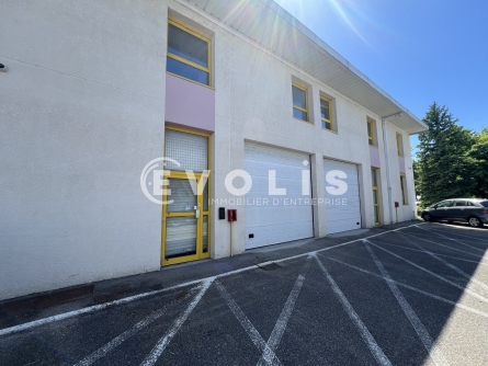 Photo 2 – location Entrepôts / activités	VAULX EN VELIN (69120)