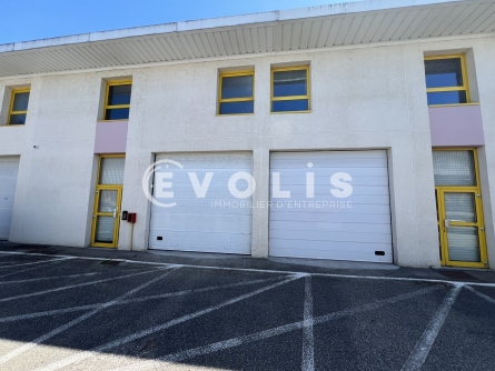 Photo 1 – location Entrepôts / activités	VAULX EN VELIN (69120)