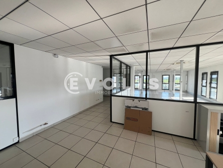 Photo 4 – vente Entrepôts / activités	ST PRIEST (69800)