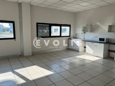 Photo 6 – vente Entrepôts / activités	ST PRIEST (69800)