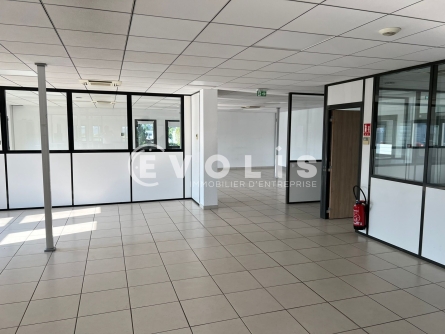 Photo 8 – vente Entrepôts / activités	ST PRIEST (69800)