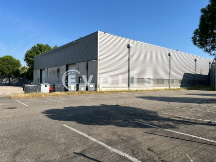 Photo 1 – vente Entrepôts / activités	ST PRIEST (69800)