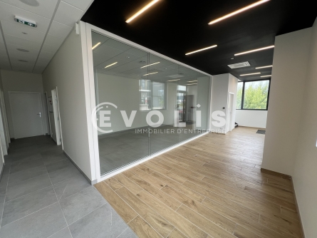 Photo 5 – location Entrepôts / activités	CHASSIEU (69680)