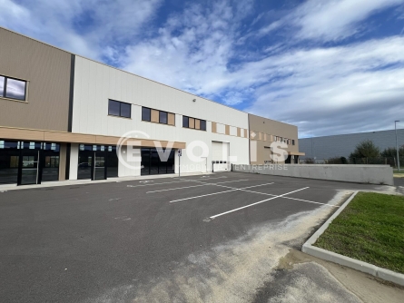 Photo 5 – location Entrepôts / activités	VILLEFONTAINE (38090)