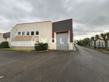 Photo 2 – location Entrepôts / activités	SAINT PRIEST (69800)
