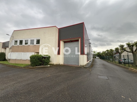 Photo 3 – location Entrepôts / activités	SAINT PRIEST (69800)