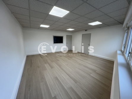 Photo 4 – location Entrepôts / activités	SAINT PRIEST (69800)