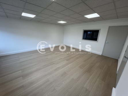 Photo 5 – location Entrepôts / activités	SAINT PRIEST (69800)
